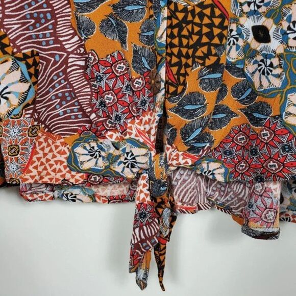 John Paul Richard Tie Front Blouse Womans Size XS Printed Rayon V Neck NEW - Picture 3 of 12